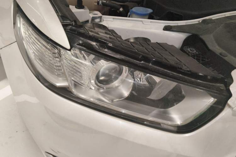 Used Ford Taurus 2017 EcoBoost 245 Fashion Edition Right Front Headlight