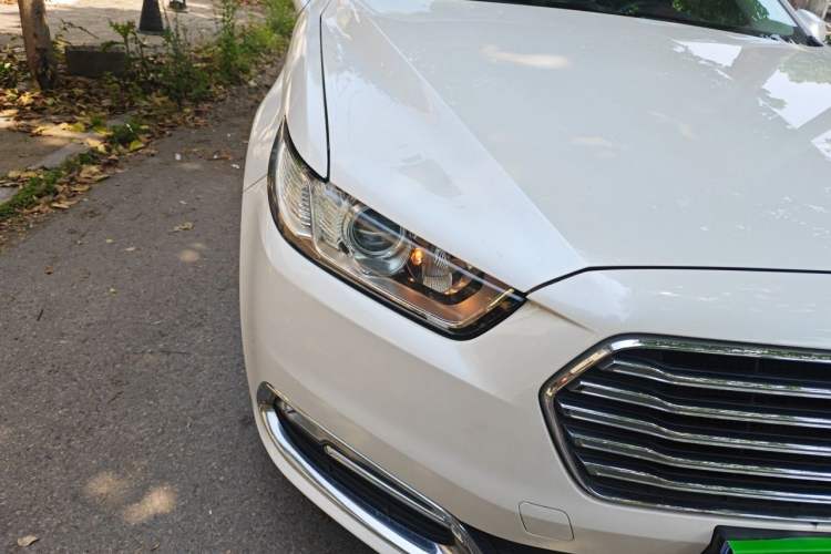 Used Ford Taurus 2017 EcoBoost 245 Fashion Edition Right Front Headlight