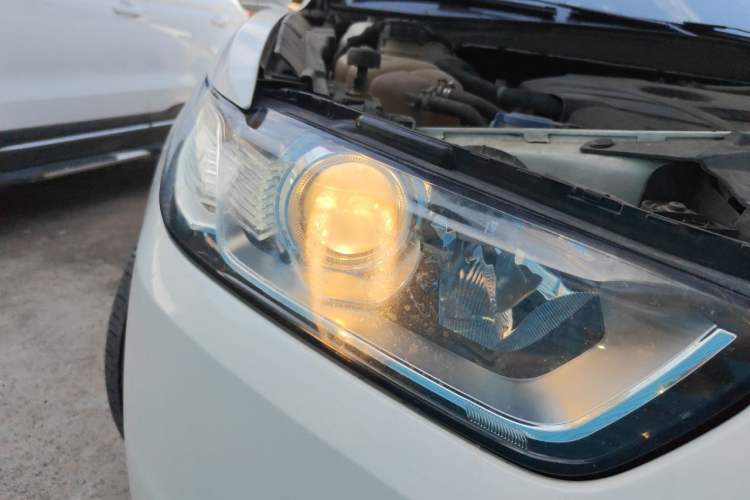 Used Ford Taurus 2017 EcoBoost 245 Fashion Edition Right Front Headlight
