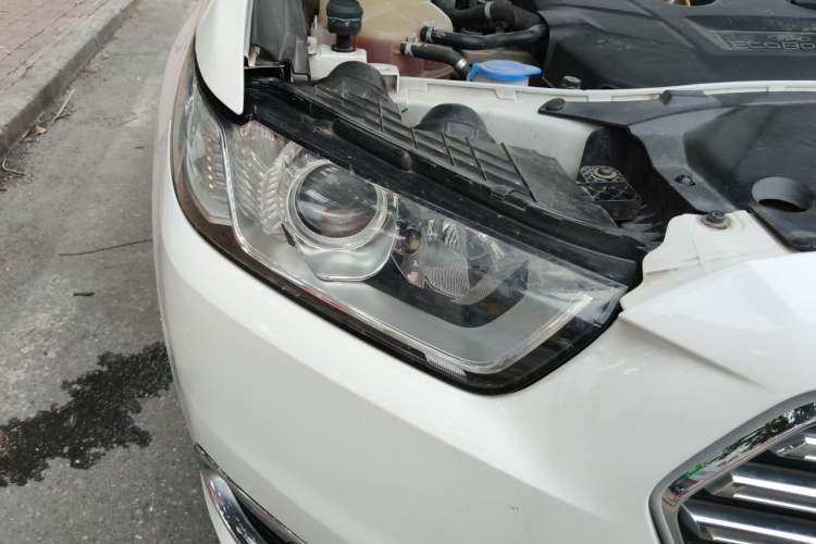 Used Ford Taurus 2017 EcoBoost 245 Fashion Edition Right Front Headlight