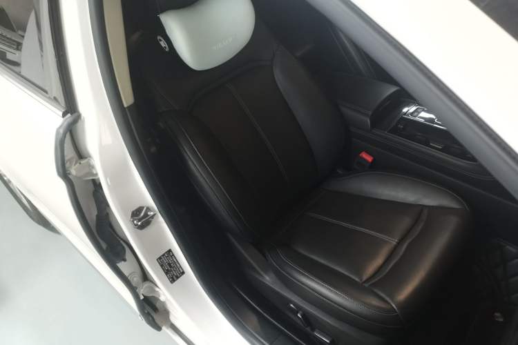 Used Ford Taurus 2017 EcoBoost 245 Fashion Edition Right Front Seat