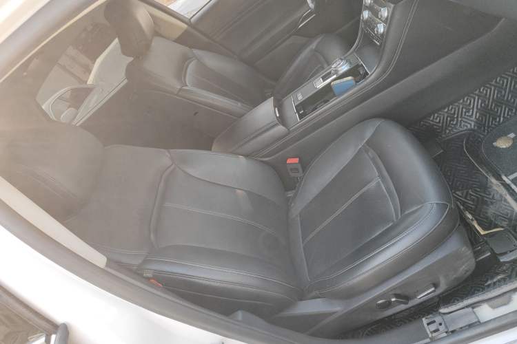 Used Ford Taurus 2017 EcoBoost 245 Fashion Edition Right Front Seat