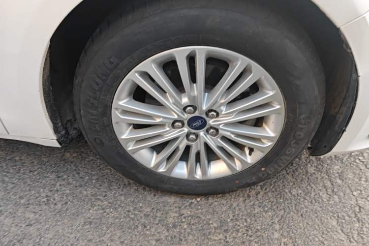 Used Ford Taurus 2017 EcoBoost 180 Luxury Model Right Front Wheel Hub