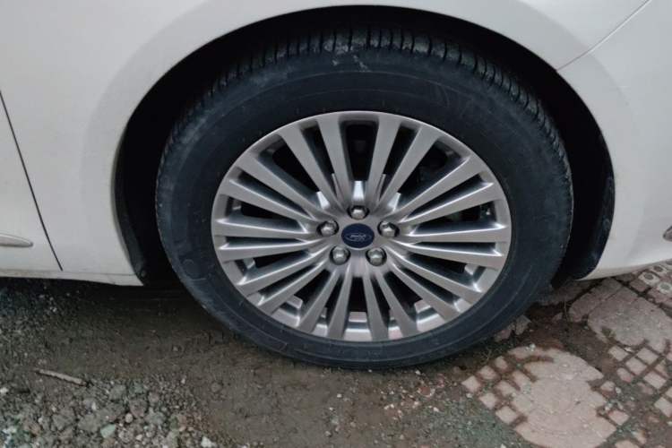 Used Ford Taurus 2017 EcoBoost 245 Luxury Model Right Front Wheel Hub