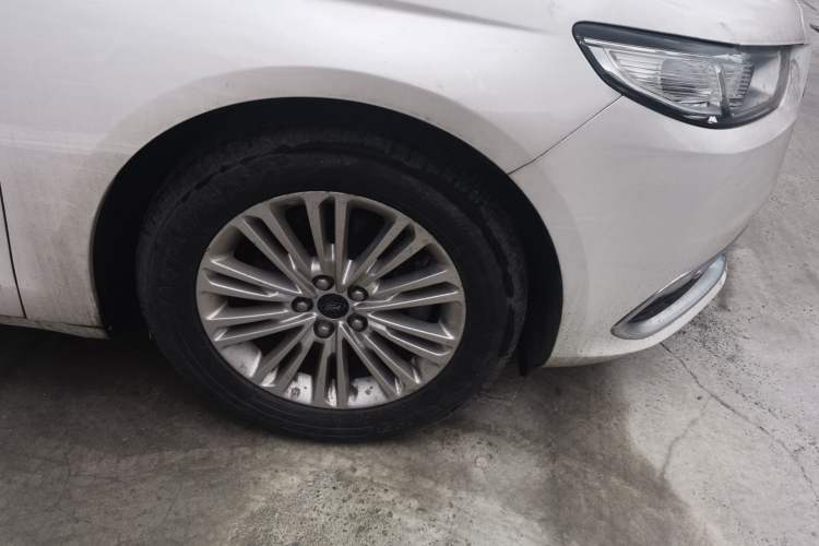 Used Ford Taurus 2017 EcoBoost 245 Fashion Edition Right Front Wheel Hub