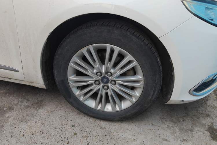 Used Ford Taurus 2017 EcoBoost 245 Fashion Edition Right Front Wheel Hub