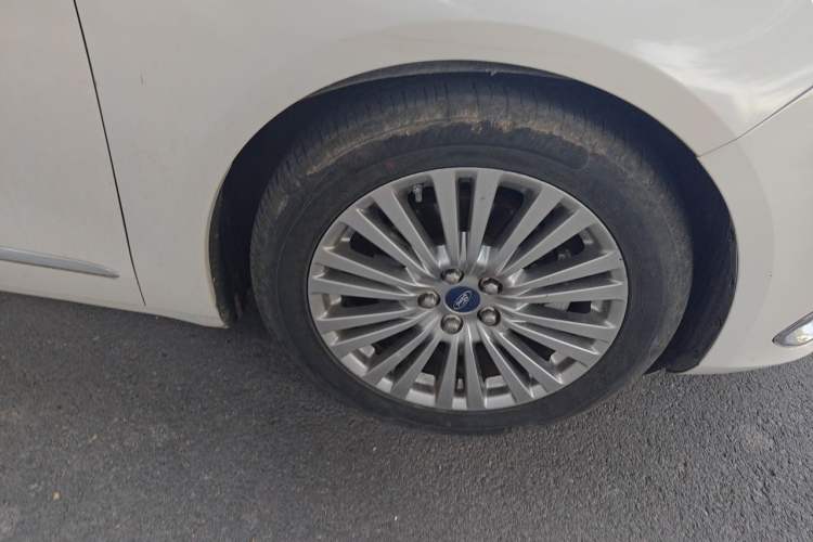 Used Ford Taurus 2017 EcoBoost 245 Luxury Model Right Front Wheel Hub