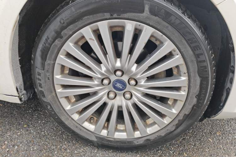 Used Ford Taurus 2017 EcoBoost 245 Luxury Model Right Front Wheel Hub