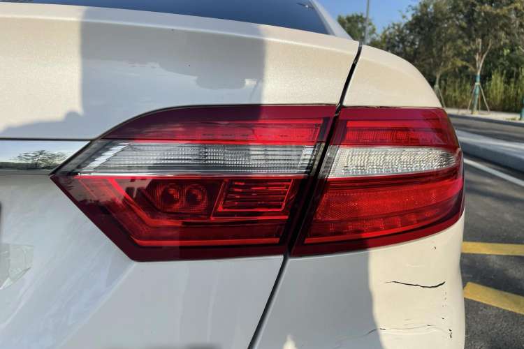 Used Ford Taurus 2017 EcoBoost 245 Luxury Model Right Rear Taillight