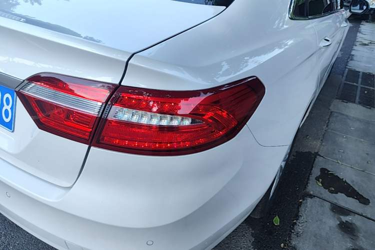 Used Ford Taurus 2017 EcoBoost 245 Fashion Edition Right Rear Taillight