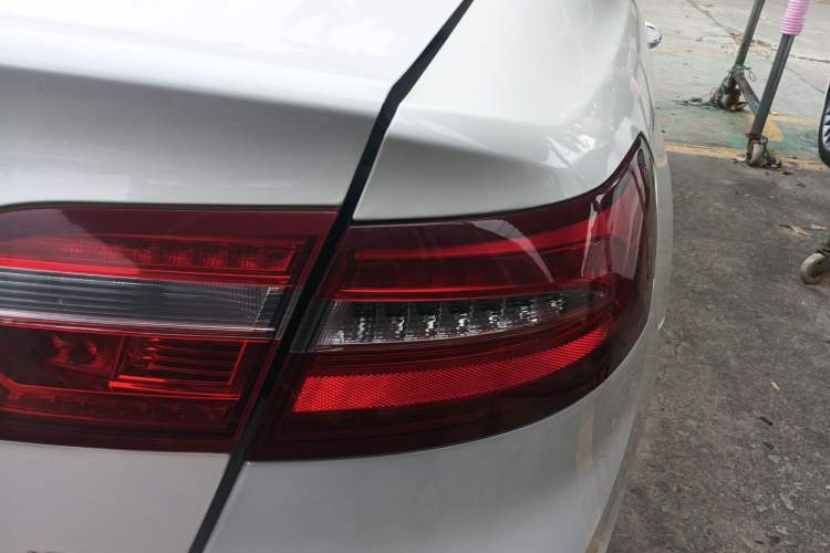 Used Ford Taurus 2017 EcoBoost 245 Luxury Model Right Rear Taillight