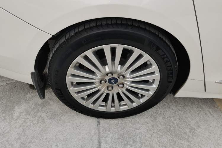 Used Ford Taurus 2017 EcoBoost 245 Luxury Model Right Rear Wheel Hub