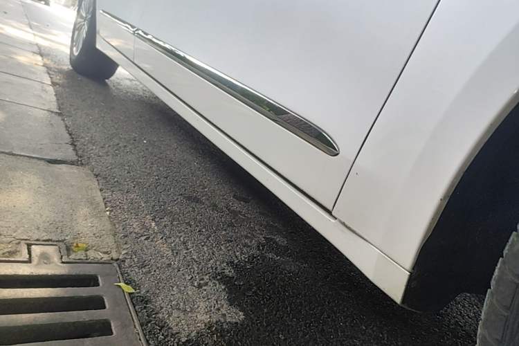 Used Ford Taurus 2017 EcoBoost 245 Fashion Edition Right Side Sill
