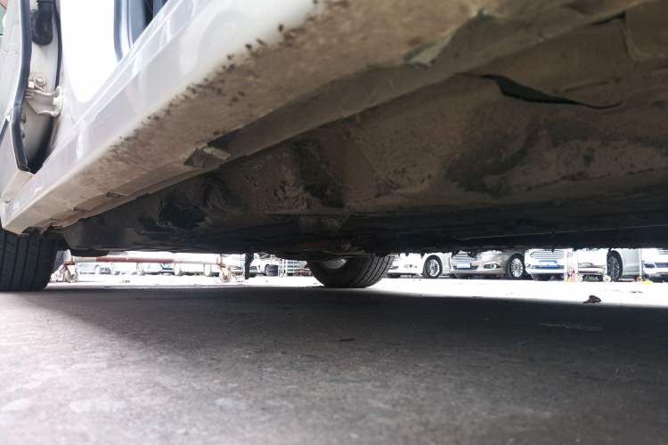 Used Ford Taurus 2017 EcoBoost 245 Luxury Model Right Side Sill