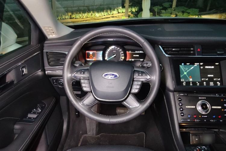 Used Ford Taurus 2017 EcoBoost 245 Luxury Model Steering Wheel