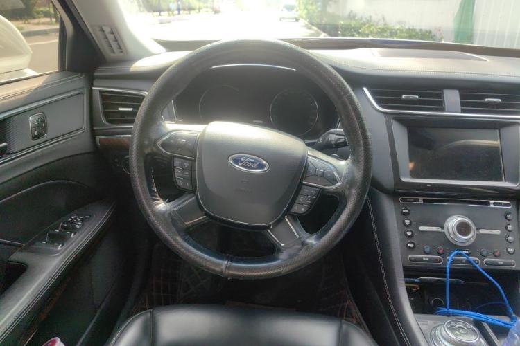 Used Ford Taurus 2017 EcoBoost 245 Flagship Model Steering Wheel