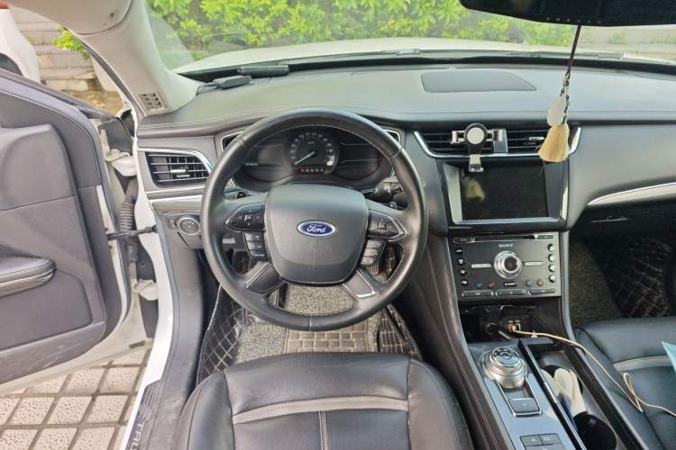 Used Ford Taurus 2017 EcoBoost 245 Luxury Model Steering Wheel