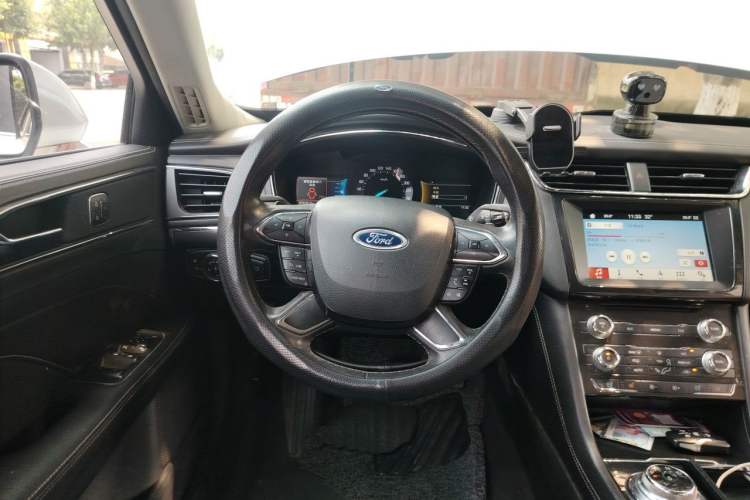 Used Ford Taurus 2017 EcoBoost 245 Fashion Edition Steering Wheel