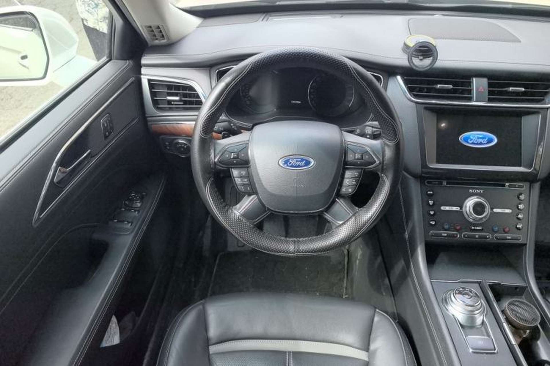 Used Ford Taurus 2017 EcoBoost 325 V6 Flagship Model Steering Wheel