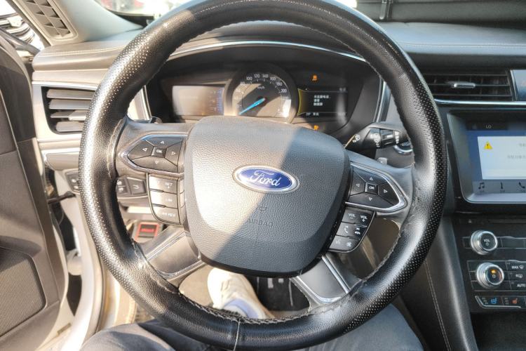 Used Ford Taurus 2017 EcoBoost 245 Fashion Edition Steering Wheel
