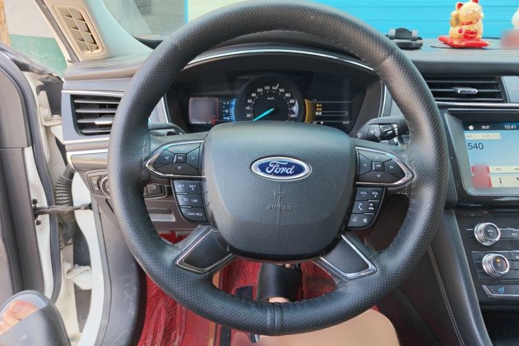 Used Ford Taurus 2017 EcoBoost 245 Fashion Edition Steering Wheel