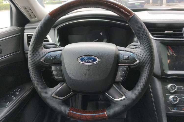 Used Ford Taurus 2017 EcoBoost 245 Fashion Edition Steering Wheel