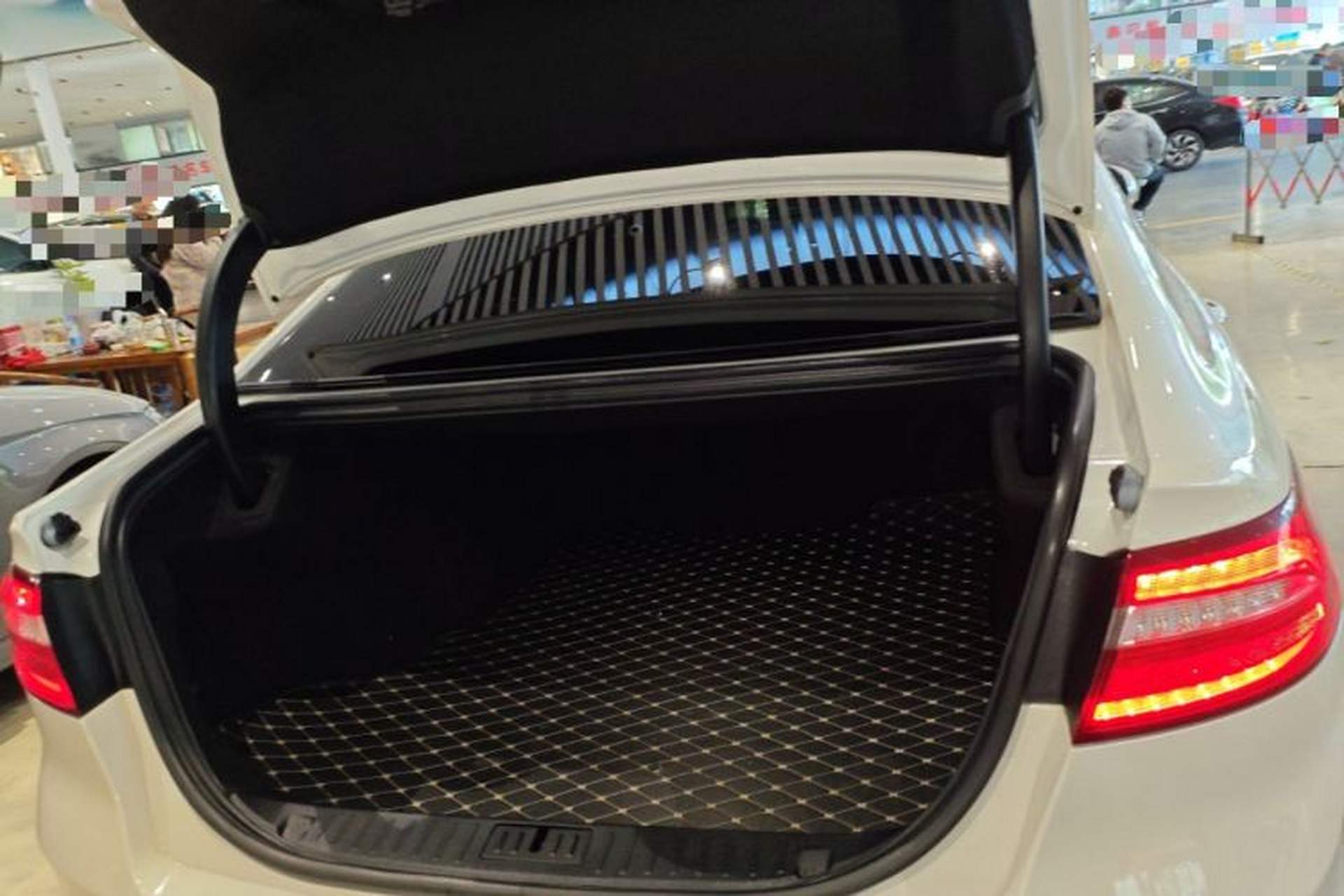 Used Ford Taurus 2017 EcoBoost 245 Fashion Edition Trunk