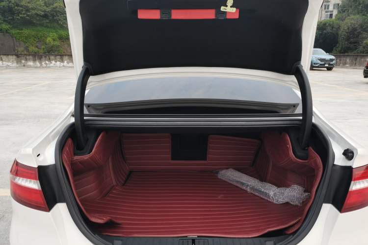 Used Ford Taurus 2017 EcoBoost 245 Luxury Model Trunk