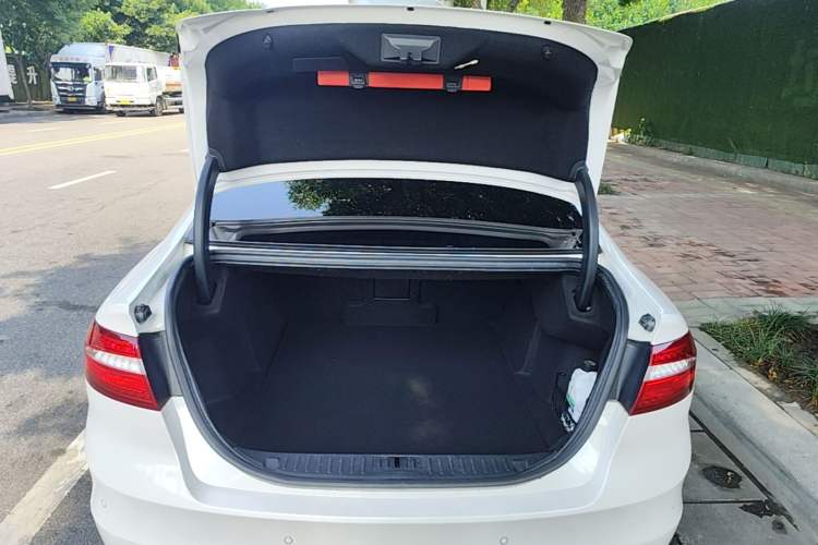 Used Ford Taurus 2017 EcoBoost 245 Fashion Edition Trunk