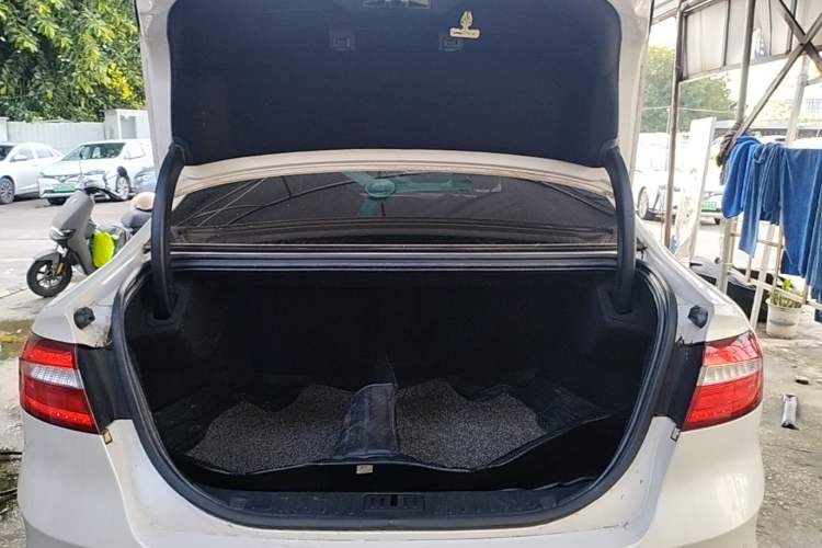 Used Ford Taurus 2017 EcoBoost 245 Flagship Model Trunk