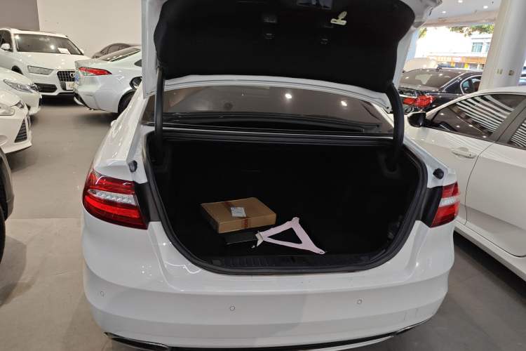 Used Ford Taurus 2017 EcoBoost 245 Fashion Edition Trunk