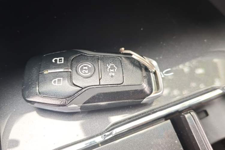 Used Ford Taurus 2017 EcoBoost 245 Fashion Edition Vehicle Key
