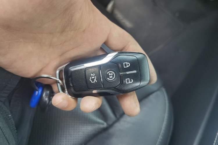 Used Ford Taurus 2017 EcoBoost 245 Fashion Edition Vehicle Key