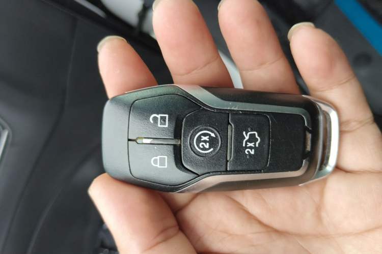 Used Ford Taurus 2017 EcoBoost 245 Fashion Edition Vehicle Key
