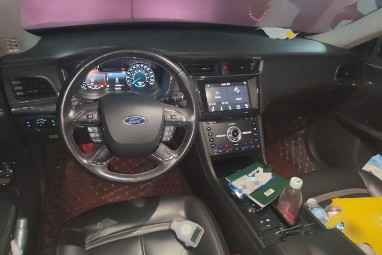 Used Ford Taurus 2018 EcoBoost 245 Premier Edition China VI Standard Center Console