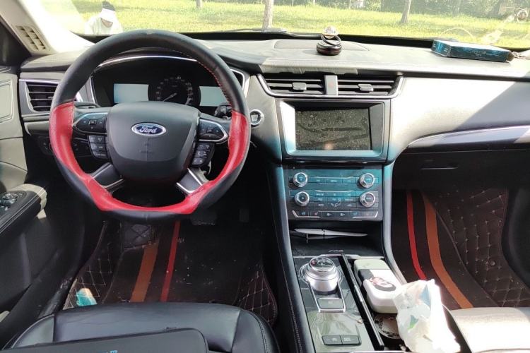 Used Ford Taurus 2018 EcoBoost 245 Fashion Edition China VI Standard Center Console