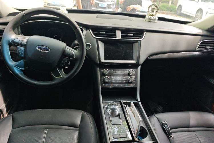 Used Ford Taurus 2018 EcoBoost 245 Fashion Edition China V Standard Center Console