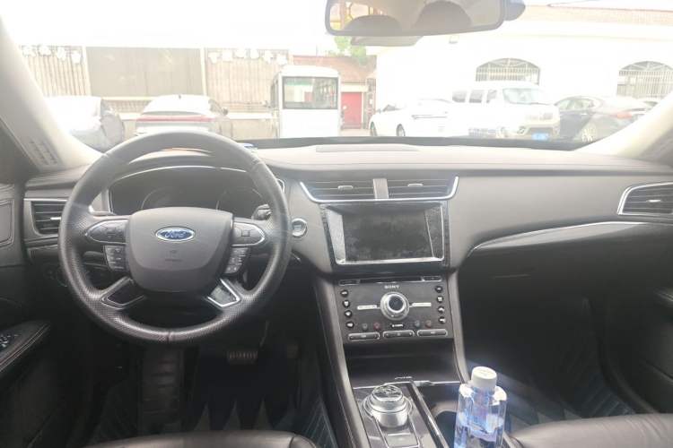 Used Ford Taurus 2018 EcoBoost 245 Premier Edition China V Standard Center Console
