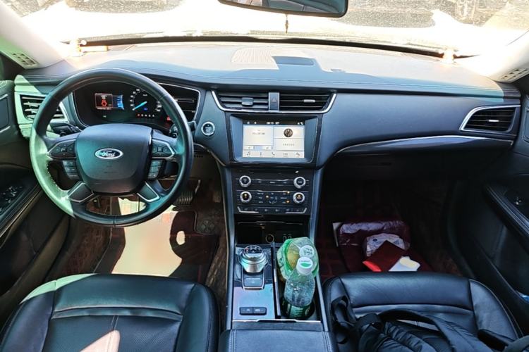 Used Ford Taurus 2018 EcoBoost 245 Fashion Edition China VI Standard Center Console