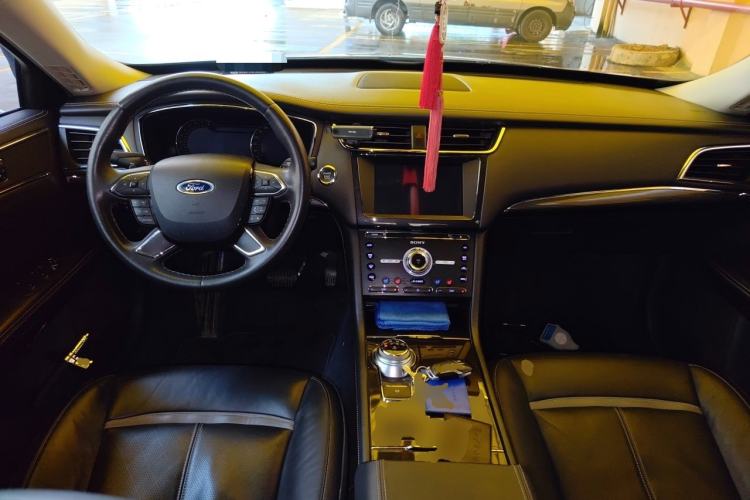 Used Ford Taurus 2018 EcoBoost 245 Premier Edition China VI Standard Center Console