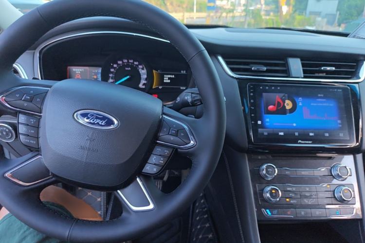 Used Ford Taurus 2018 EcoBoost 245 Fashion Edition China V Standard Center Console