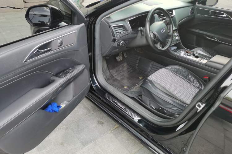 Used Ford Taurus 2018 EcoBoost 245 Fashion Edition China V Standard Driver Seat