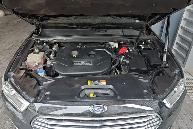 Used Ford Taurus 2018 EcoBoost 245 Premier Edition China V Standard Engine Bay
