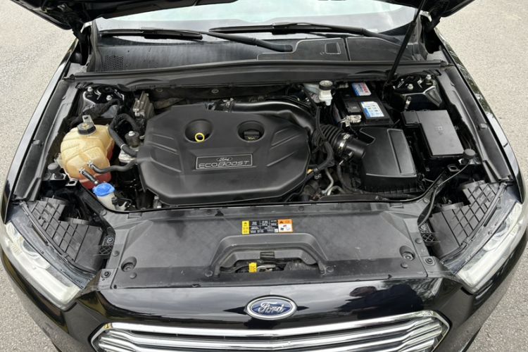 Used Ford Taurus 2018 EcoBoost 245 Fashion Edition China V Standard Engine Bay