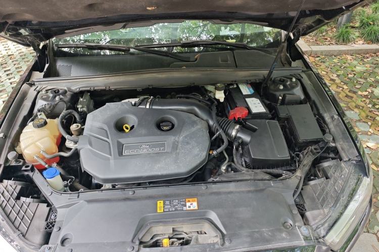 Used Ford Taurus 2018 EcoBoost 245 Fashion Edition China V Standard Engine Bay