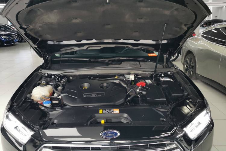 Used Ford Taurus 2018 EcoBoost 245 Premier Edition China VI Standard Engine Bay