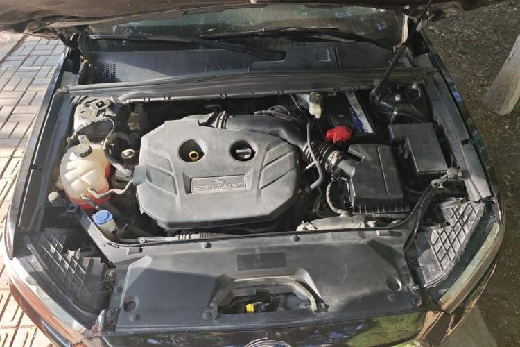 Used Ford Taurus 2018 EcoBoost 245 Fashion Edition China V Standard Engine Bay