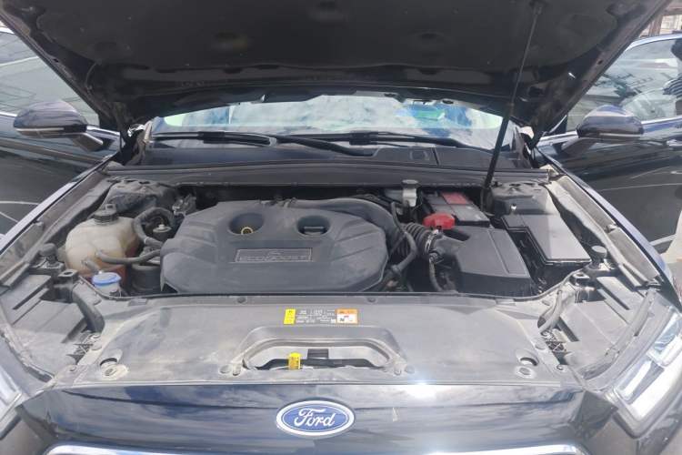 Used Ford Taurus 2018 EcoBoost 245 Premier Edition China V Standard Engine Bay