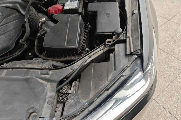 Used Ford Taurus 2018 EcoBoost 245 Premier Edition China VI Standard Engine Bay Left