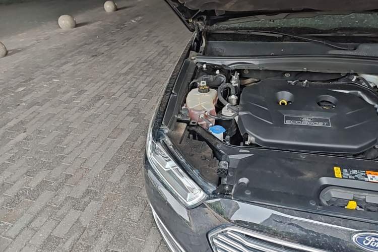 Used Ford Taurus 2018 EcoBoost 245 Premier Edition China V Standard Engine Bay Right